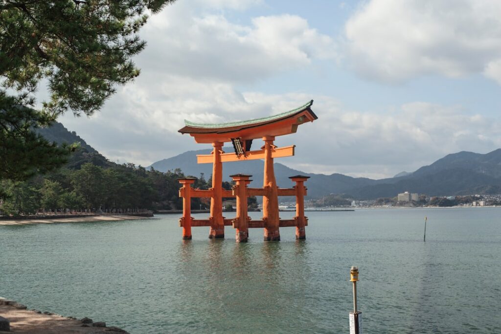 宮島・厳島神社の鳥居（イメージ）
