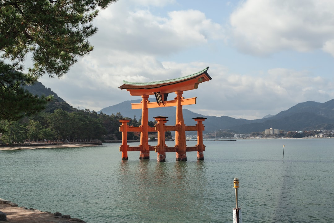 宮島・厳島神社の鳥居(イメージ)