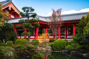 新緑の京都を静かに楽しむ早朝拝観